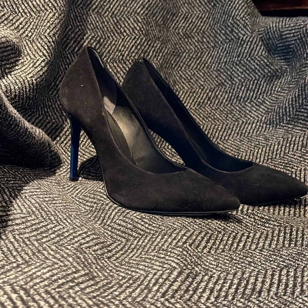 Pour la Victoire Easton high heels in black suede with dark navy heel.